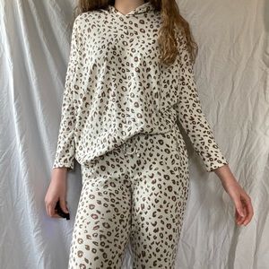 Olivia Rae white brown cheetah print sweat set pj set loungewear size medium